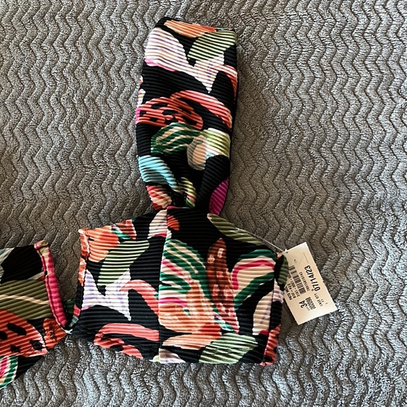 Time and Tru Wide Strap V-Wire Bikini Top Size S(4-6) - Picture 8 of 11